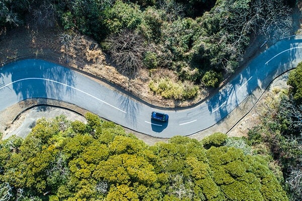 rsz_car-on-windy-road