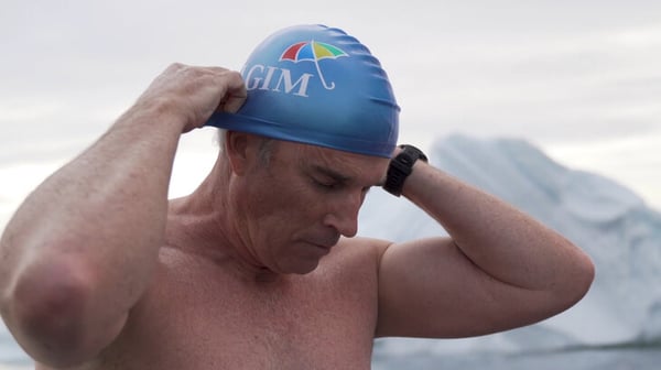 Lewis Pugh adjusting his swim cap